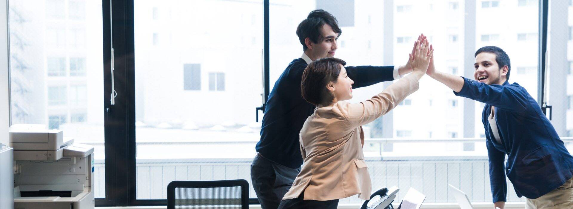 12 Qualities Of A Good Team Member (With Hybrid Examples)